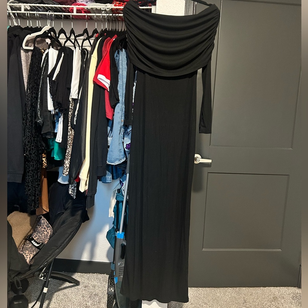 FINESSE Black Off-Shoulder Ribbed Maxi Dress